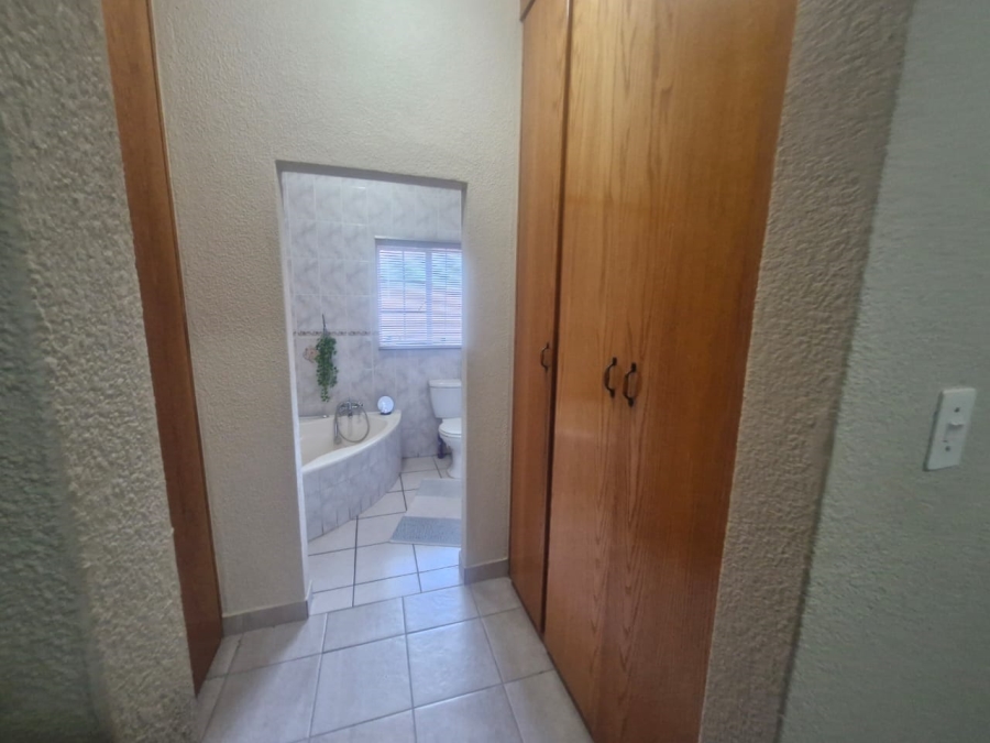 3 Bedroom Property for Sale in Safari Gardens North West